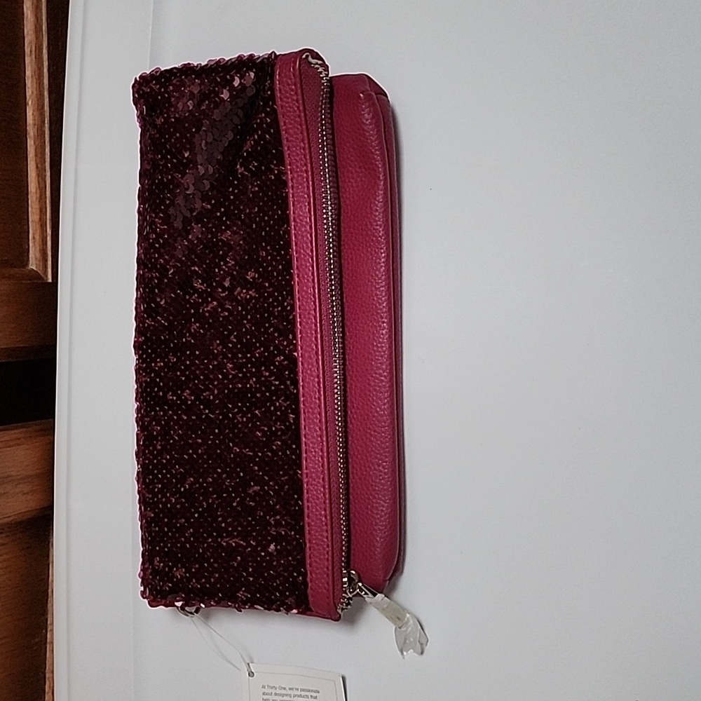 Thirty-One Clutch NWT